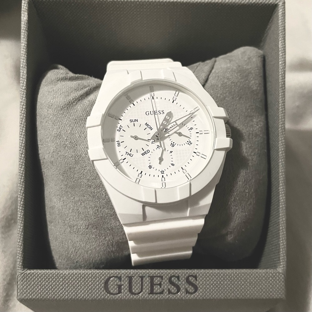 Guess unisex silicone casual watch white (new)